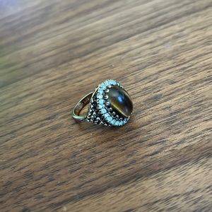 Vintage golden ring with brown stone and jewels